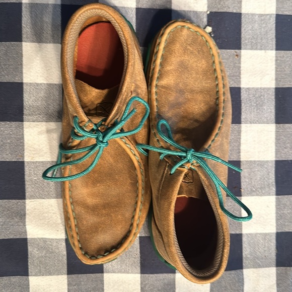 Twisted X shoe. Great condition. 2.5 M. Barely worn - Picture 2 of 4